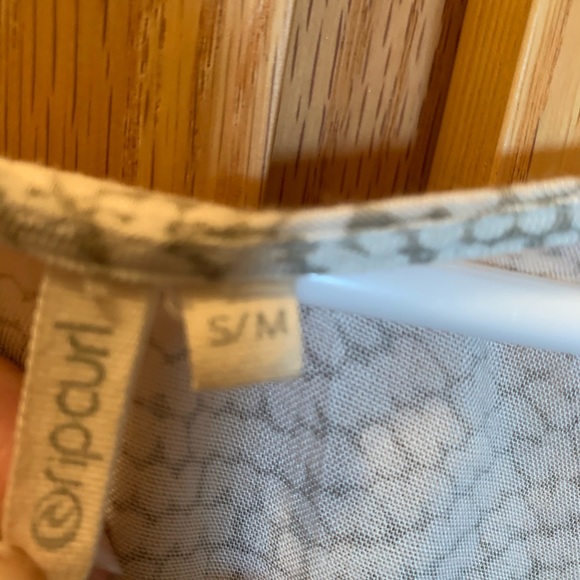 Rip-curl shawl- coverup with embroidery! - Picture 4 of 4